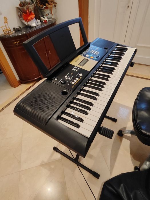 Teclado Yamaha ypt-220