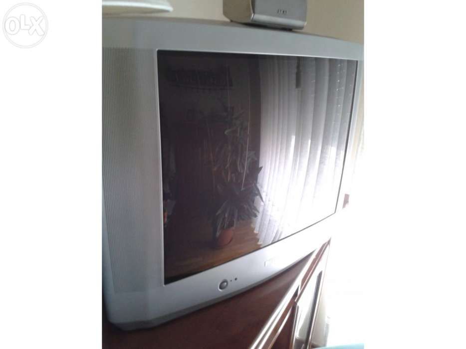 Televisor de 72cm , Philips com comando, tem 2 scarts.