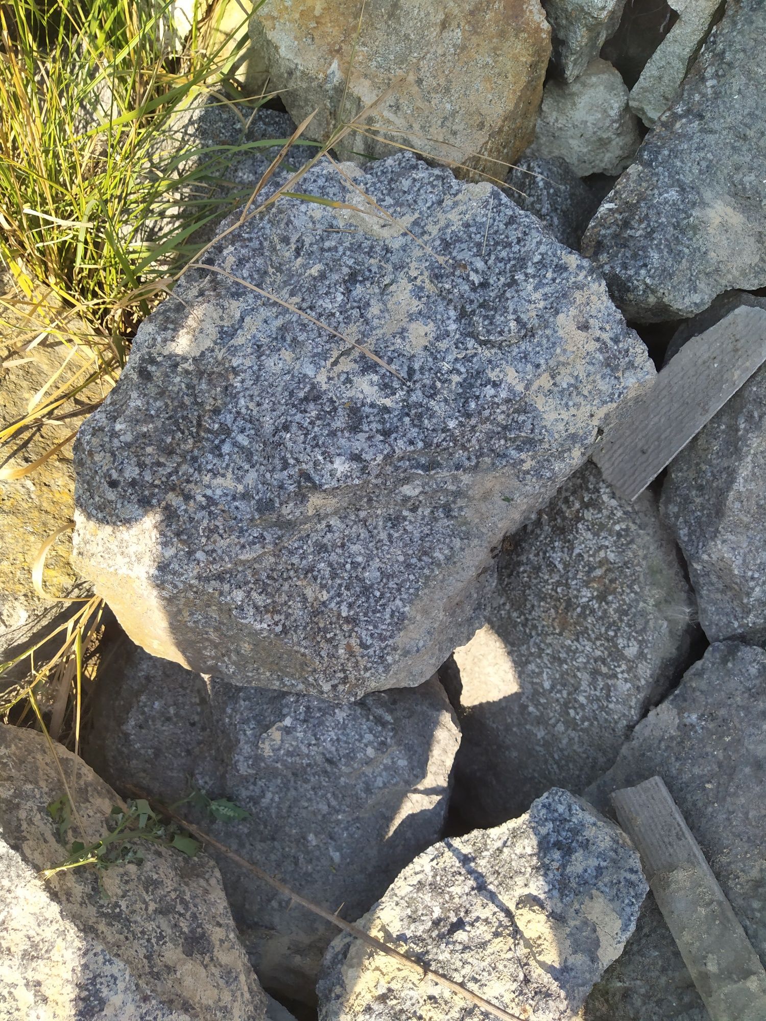 Бутовий гранітний камінь