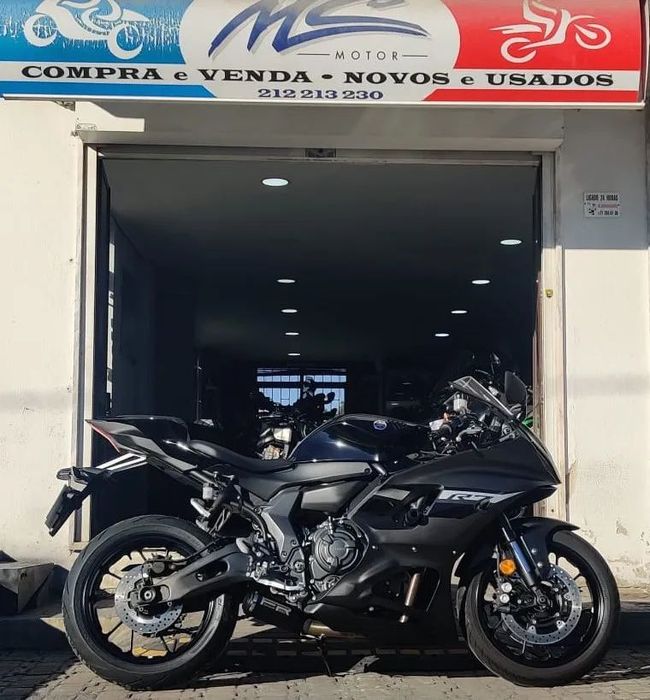 Yamaha R  7