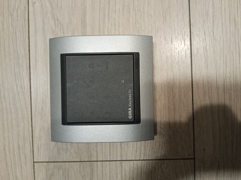 Цифровой кодовий замок Gira