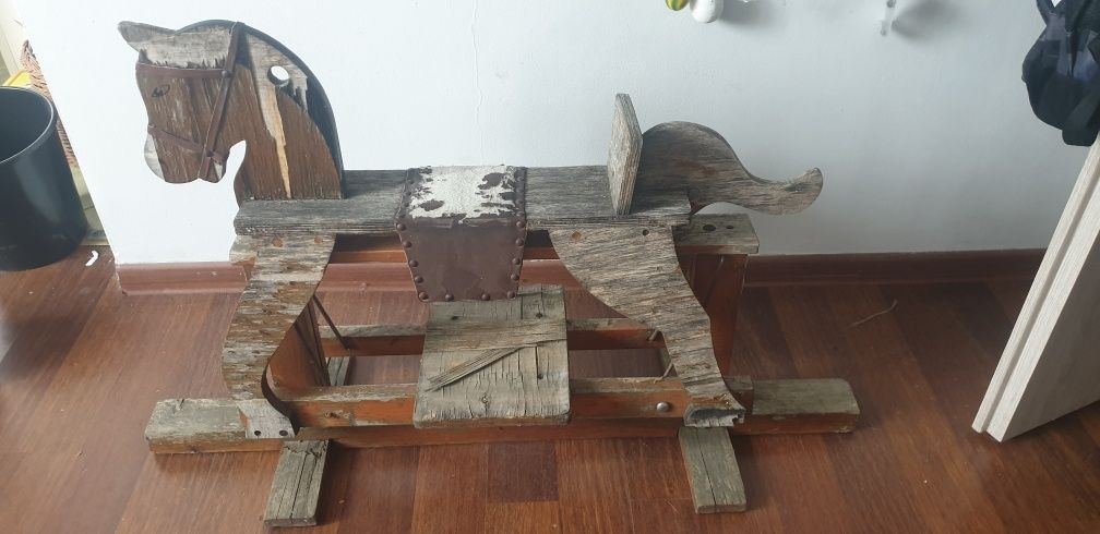 Kon na biegunach zabytkowy
