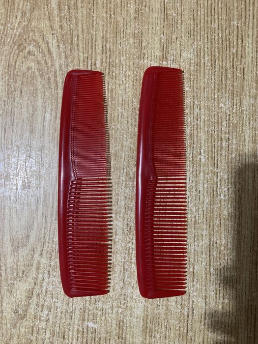 Расческа новая красная