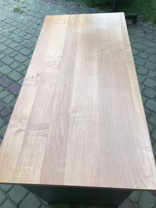 Biurko komputerowe małe z wysuwaną półką