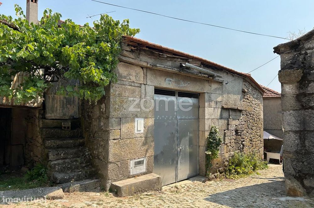 Moradia para restauro – Santo André, Montalgre