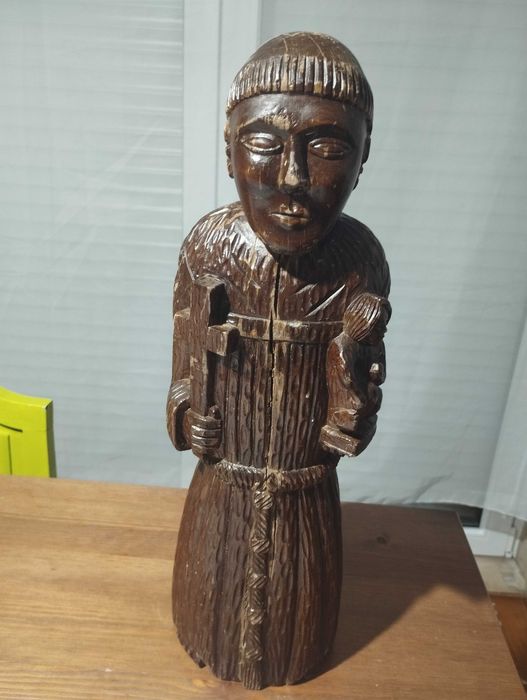 Artigos/Esculturas religiosas em madeira e Cristo em cobre/latão