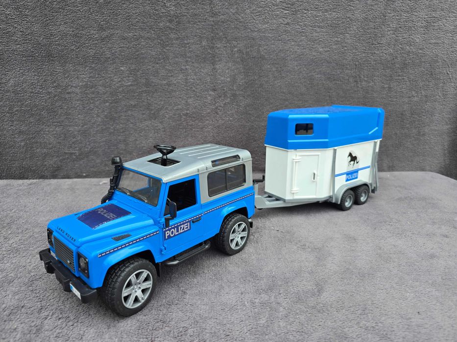Bruder Land Rover z przyczepą