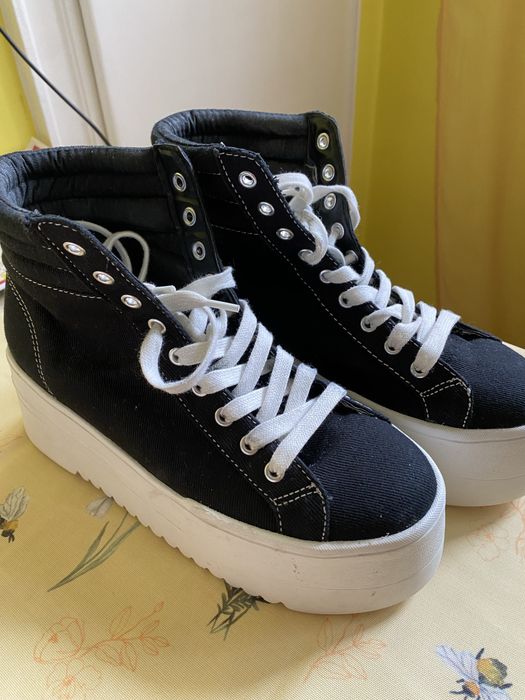 Кеди Жіночі Нові Bershka Роз 37/24