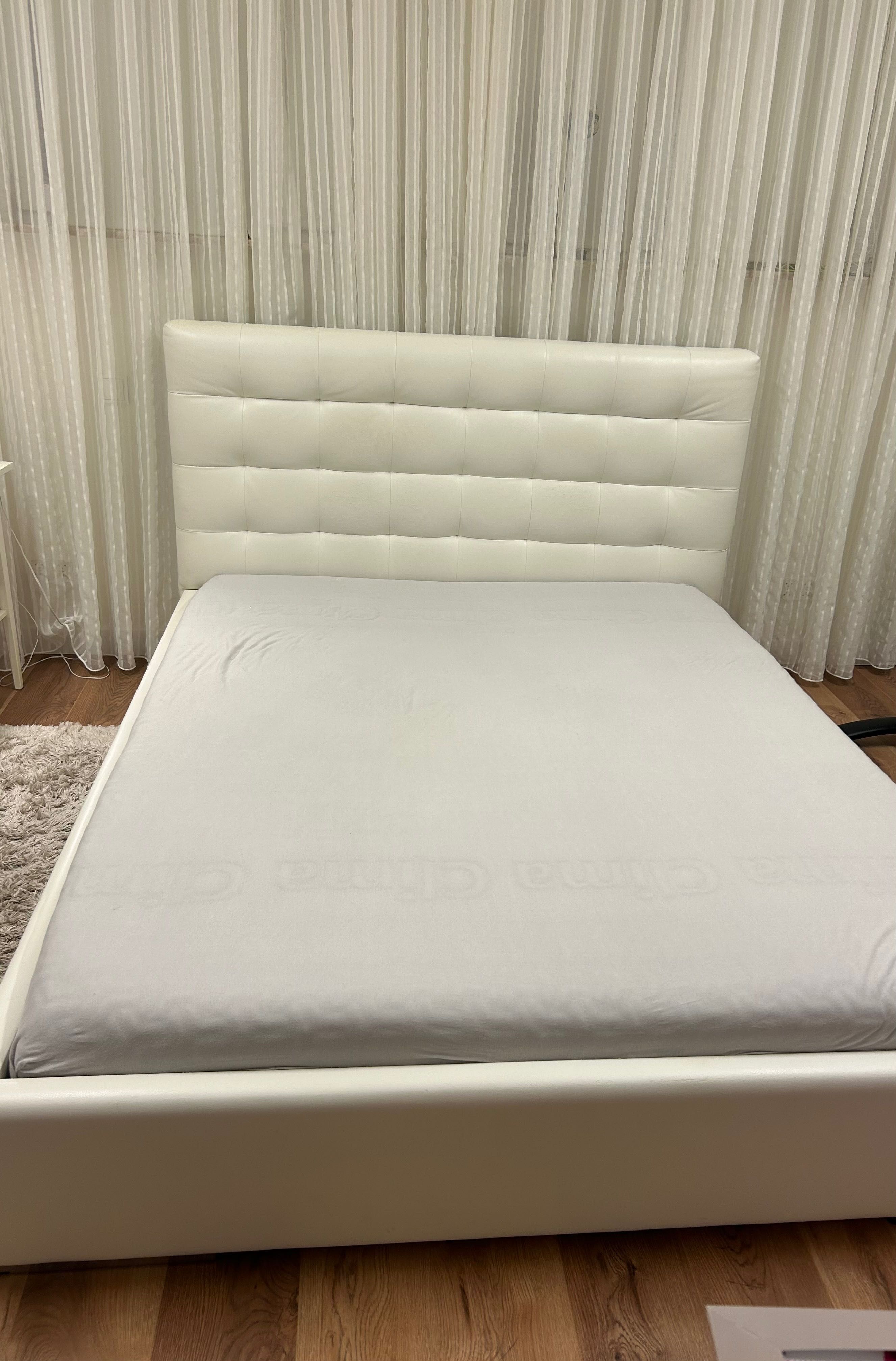 Łóżko tapicerowane do sypialni białe 160/200