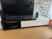Mesa de Tv branco e preto