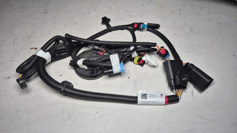 Проводка телевізора Tesla Model Y 2489050-04-C