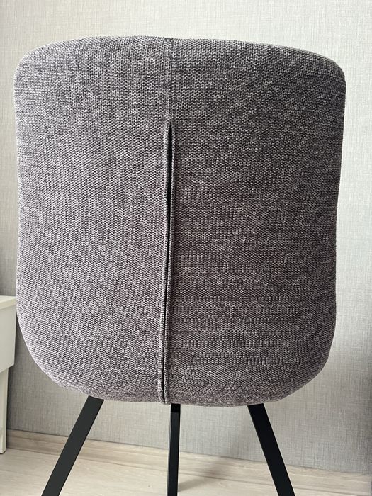 Стілець сірий обертальний jysk