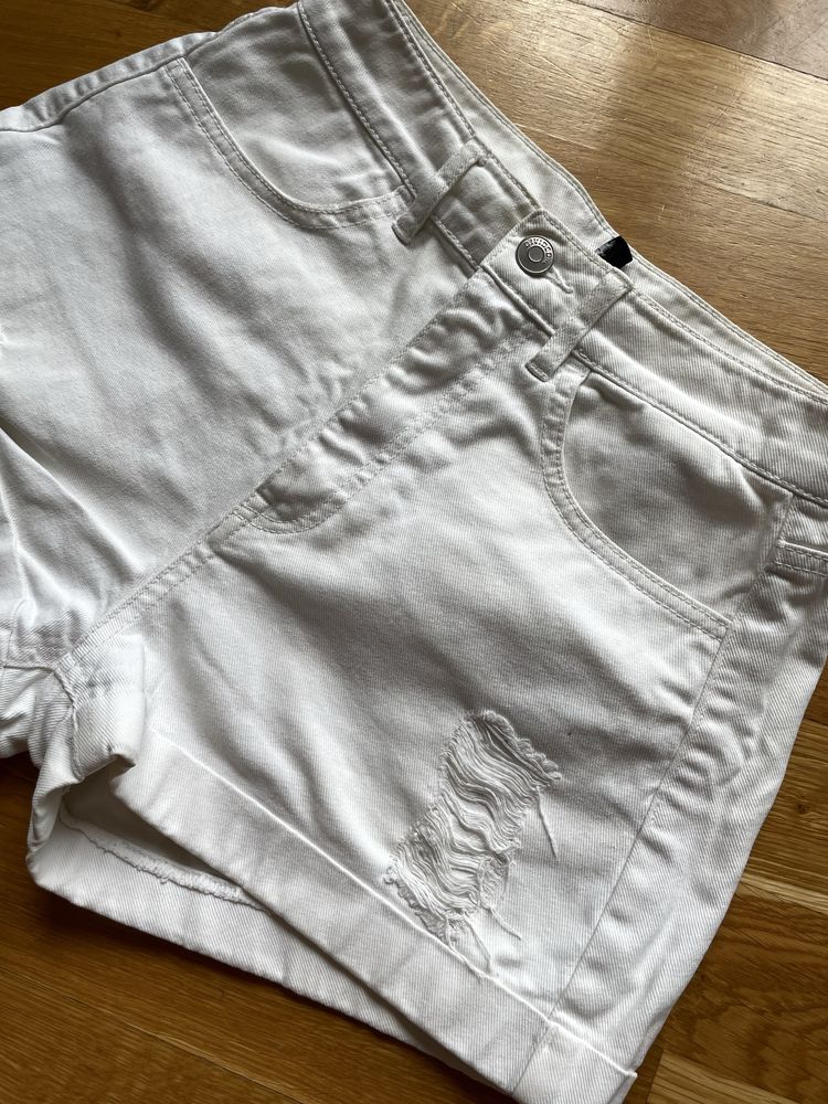 Biale spodenki damskie z wysokim stanem H&M