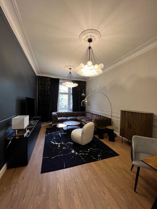 Eleganckie mieszkanie w kamienicy ~76 m² –2 pokoje,2 łazienki, kuchnia