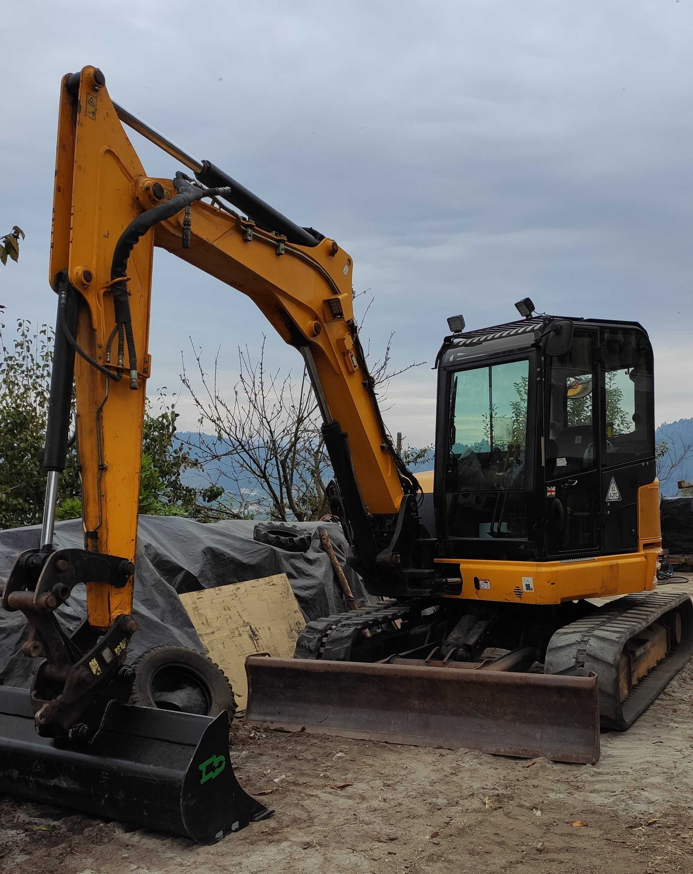 ALUGUER Mini Giratoria JCB 8,5 Ton . Yanmar Vio, Volvo, Kubota, CAT