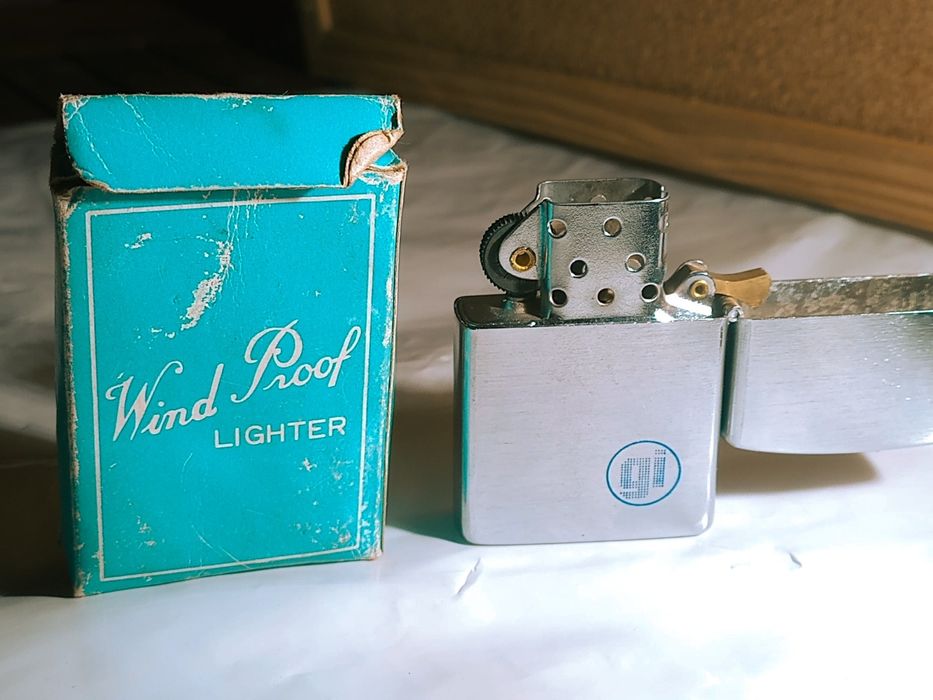 Isqueiro antigo tipo Zippo