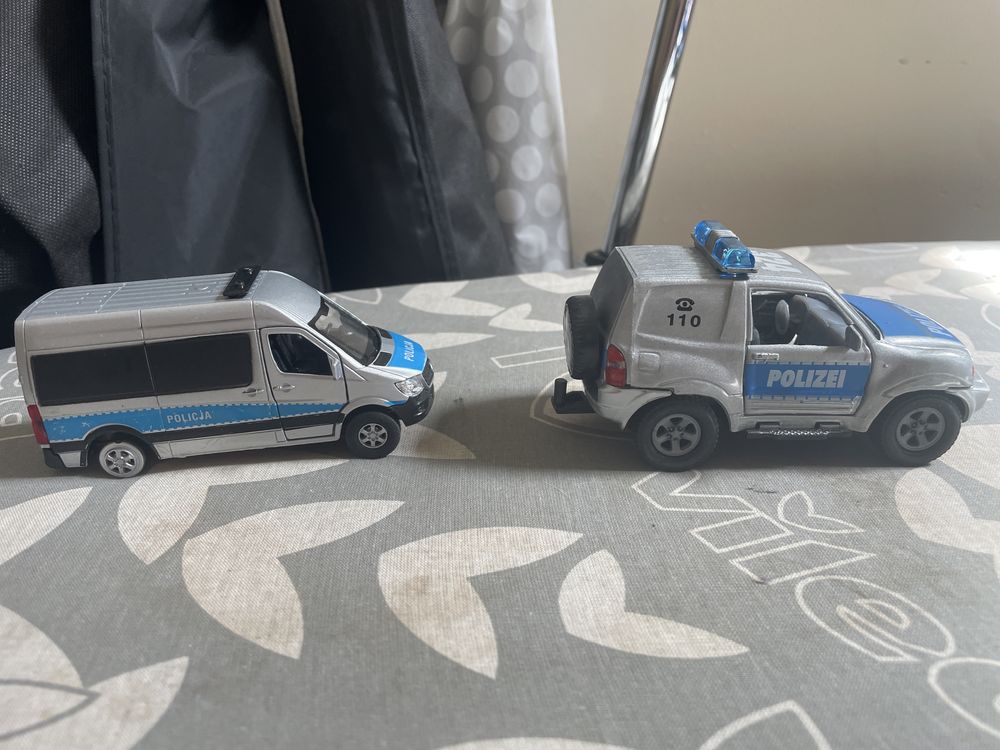 Zestaw samochodów policyjnych