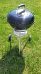 Grill węglowy marki Weber Compact Kettle 57 cm