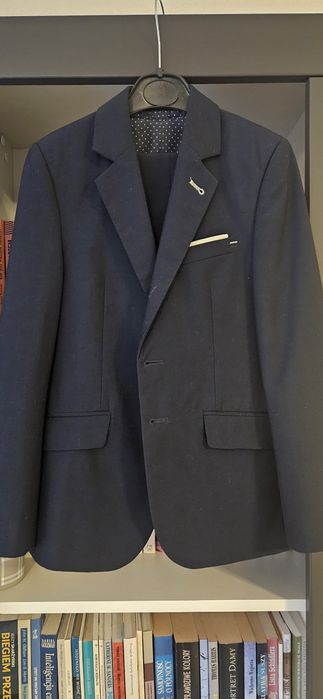 Tanio trzy częściowy  garnitur chłopiecy