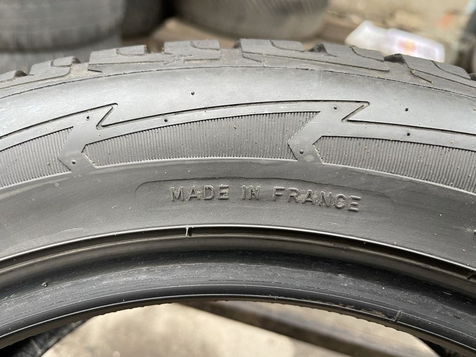 Шини 215/55/17 GoodYear UltraGrip зима 2шт