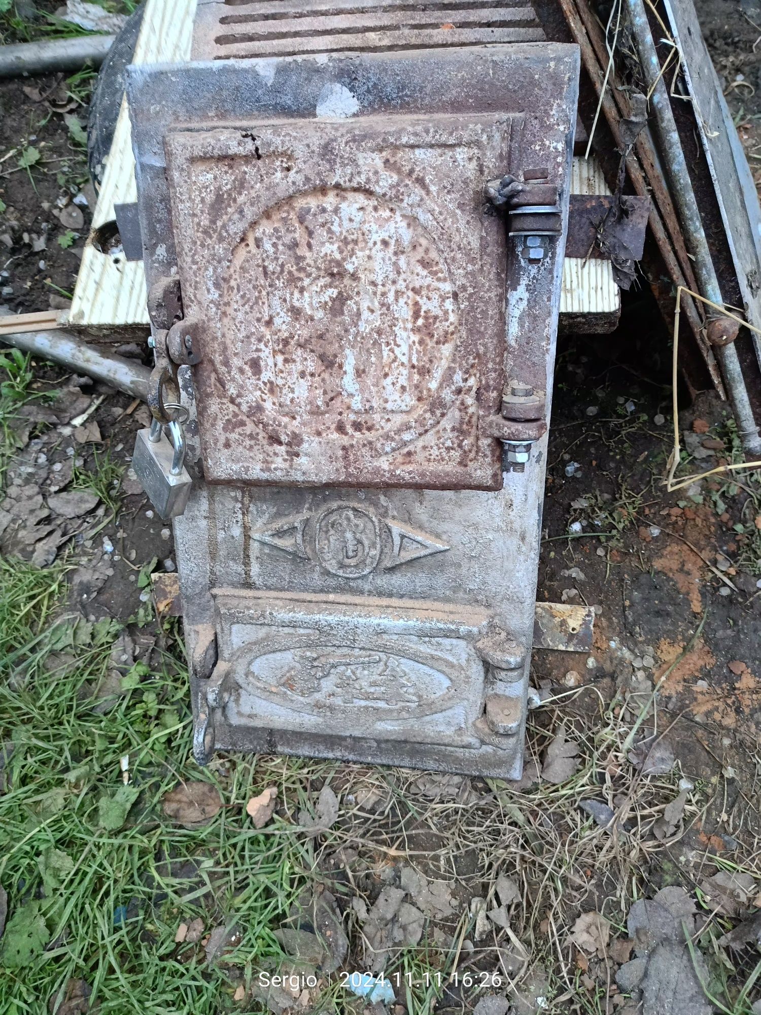 Кахель з розібраних п'еців. Гарний стан.