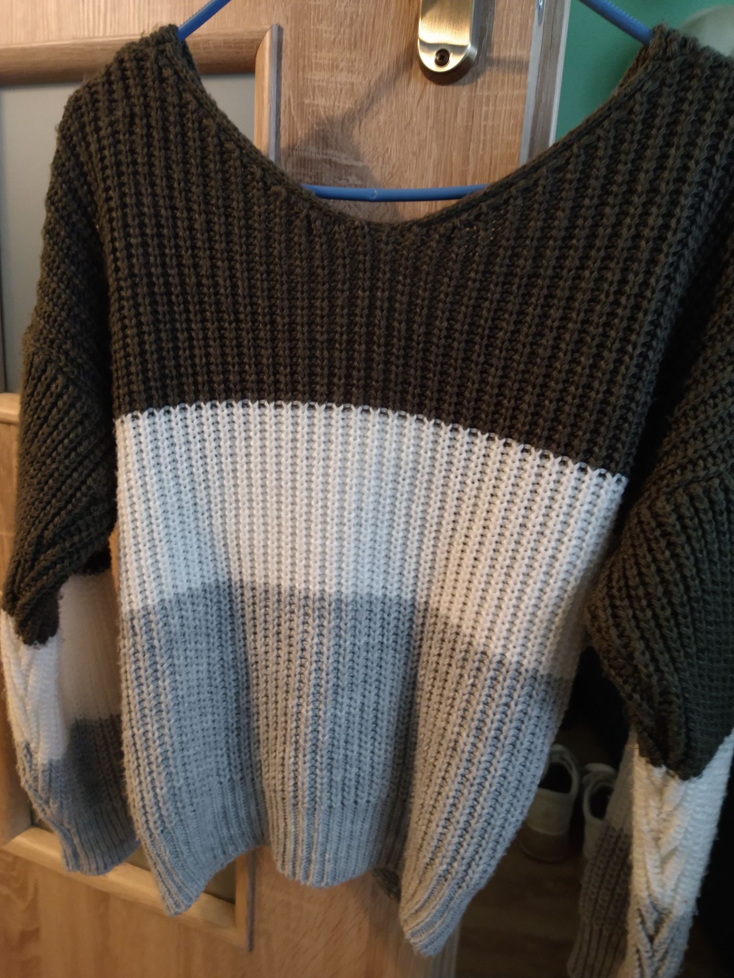 Sweter że splotem