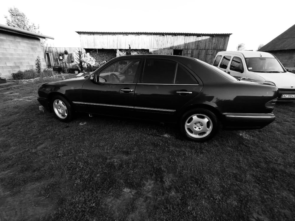 В продажі Mercedes-Benz W210