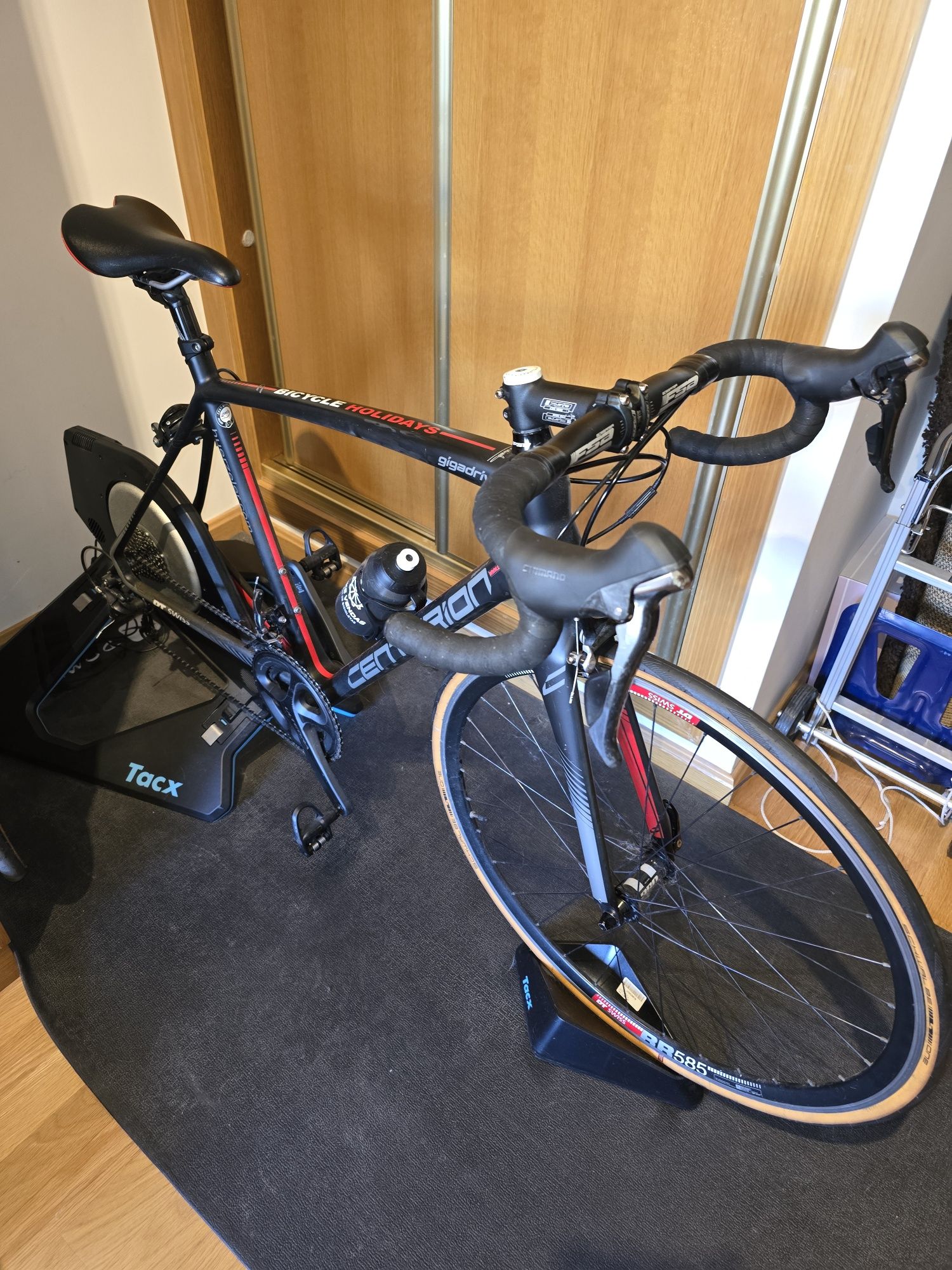 Rolo Tacx Neo 2T + bicicleta de estrada Centurion