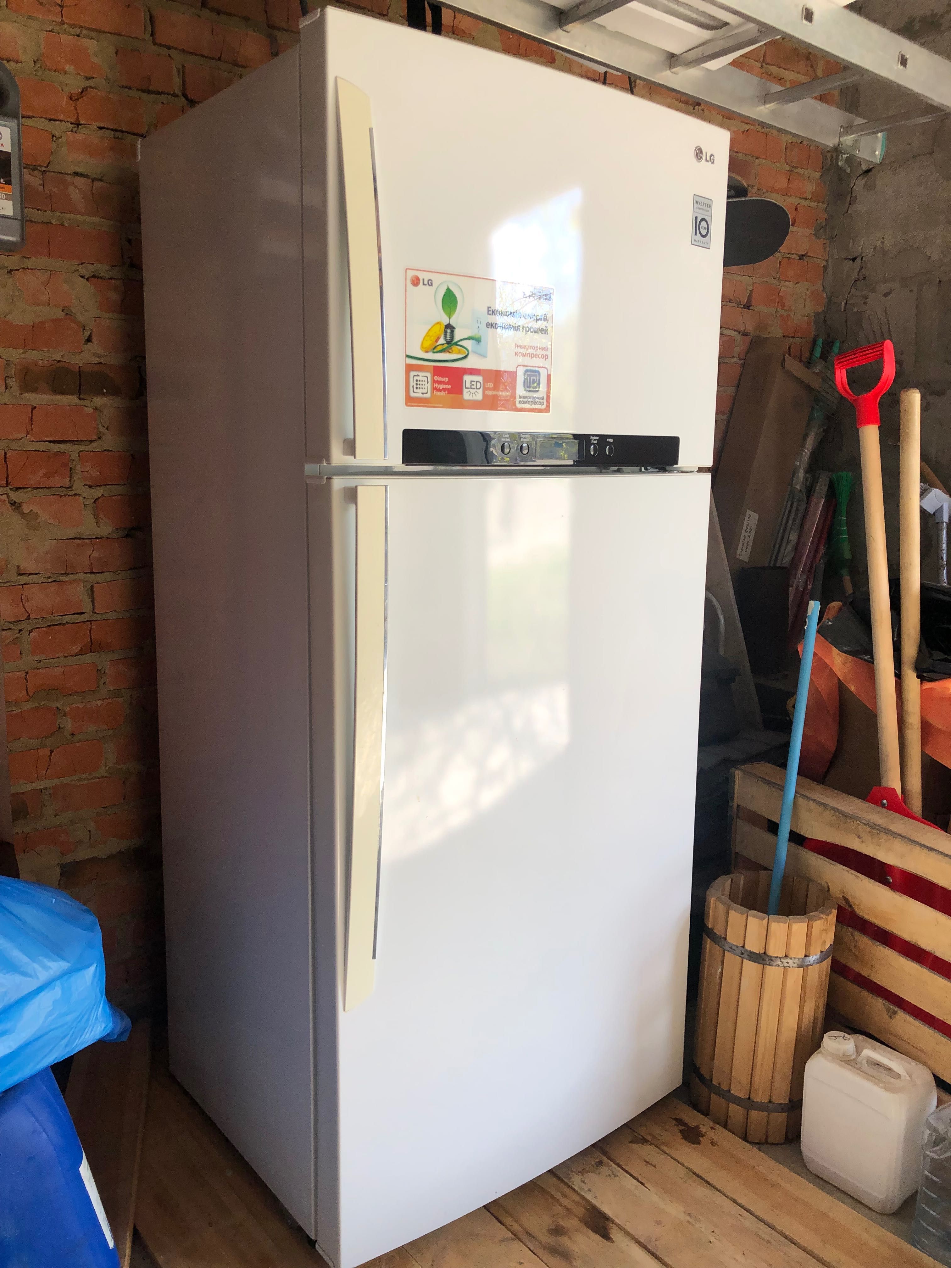 Холодильник LG широкий