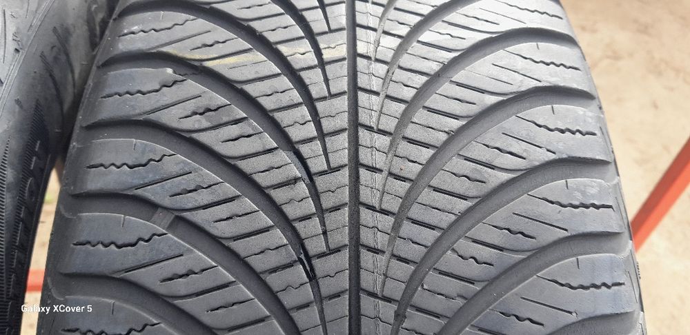 Opony Wielosezonowe 225÷60÷17÷.GOOD YEAR.100 zł.Adres-ZALESIANY 33 A.