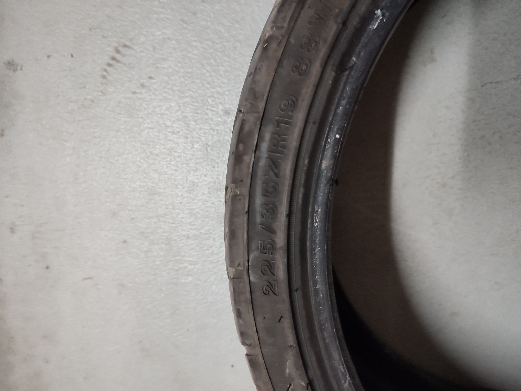 Opony letnie 225/35R19