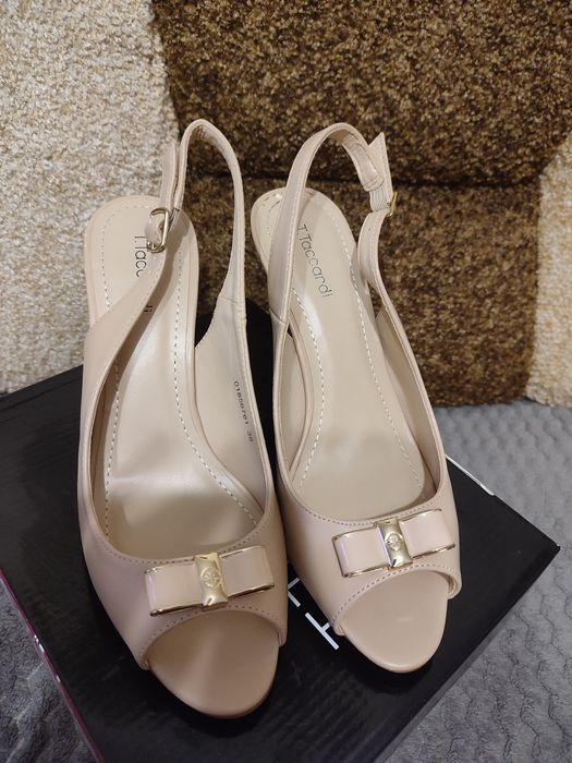 Продам босоніжки