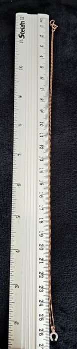 Złoty elegancki łańcuszek