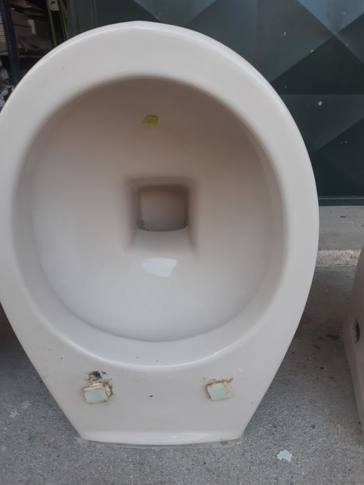 Vidé, sanita suspensos e lavatorio