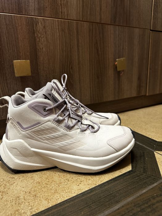 Кросівки Adidas Terrex 37,5 майже нові оригінал