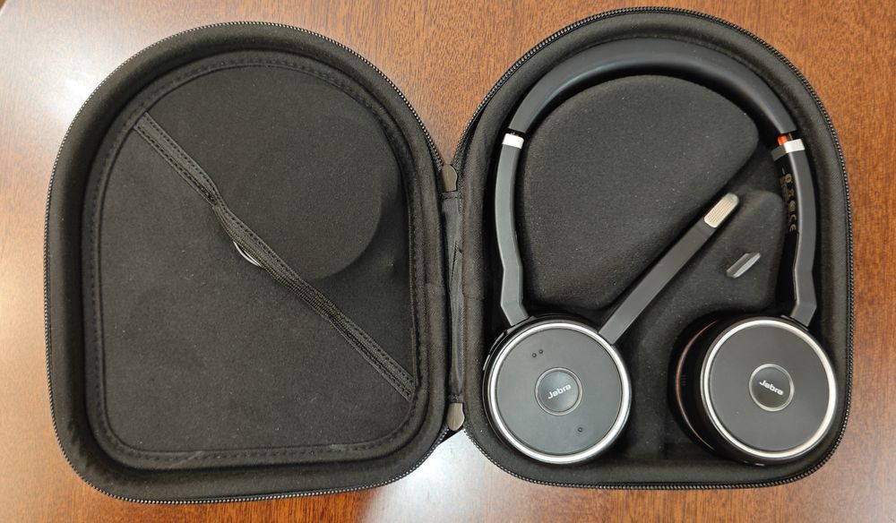 Навушники, професійна гарнітура Jabra Evolve 75 із зарядною станцією