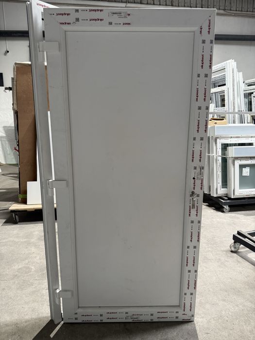 Porta entrada pvc  painel liso