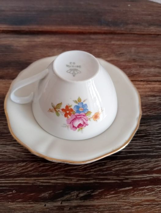 Chávena de chá com pires, com marca Bavaria Elfenbein Porzellan .