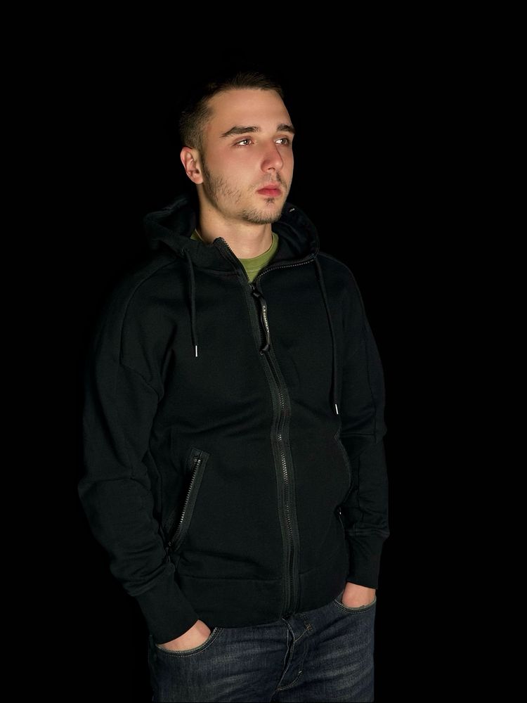c.p. company diagonal raised goggle zip hoodie оригинал