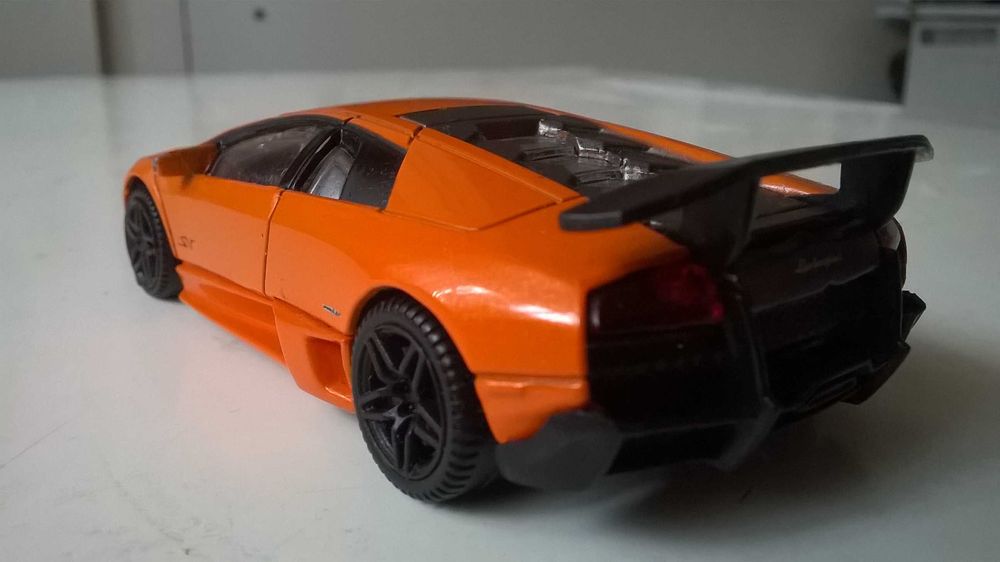 LAMBORGHINI Murcielago LP670-4SV model metalowo-plastikowy; skala 1:43