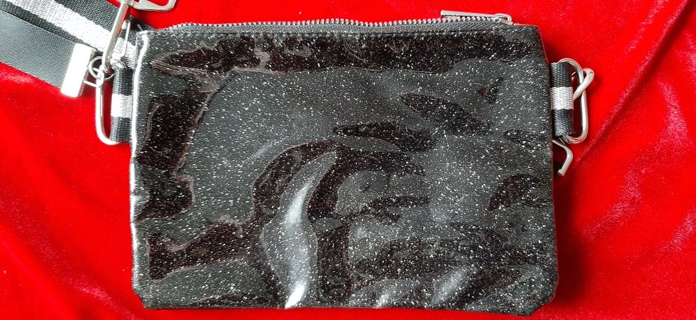 Torebka lakierowana czarna Bershka listonoszka srebrne drobinki