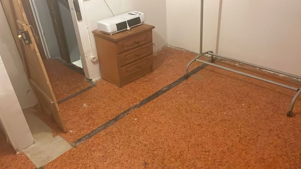 Aluga-se 1 quarto partilhado outra pessoa com água e luz incluí