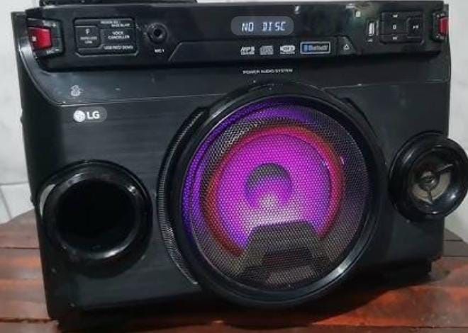 Coluna LG xboom om4560 potência 200 rws