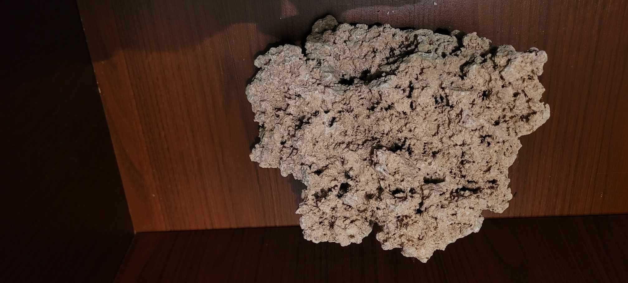 Sucha skała naturalna; 2.8 kg