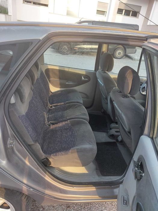 Renault Scénic - ano 2002 com 230mil km