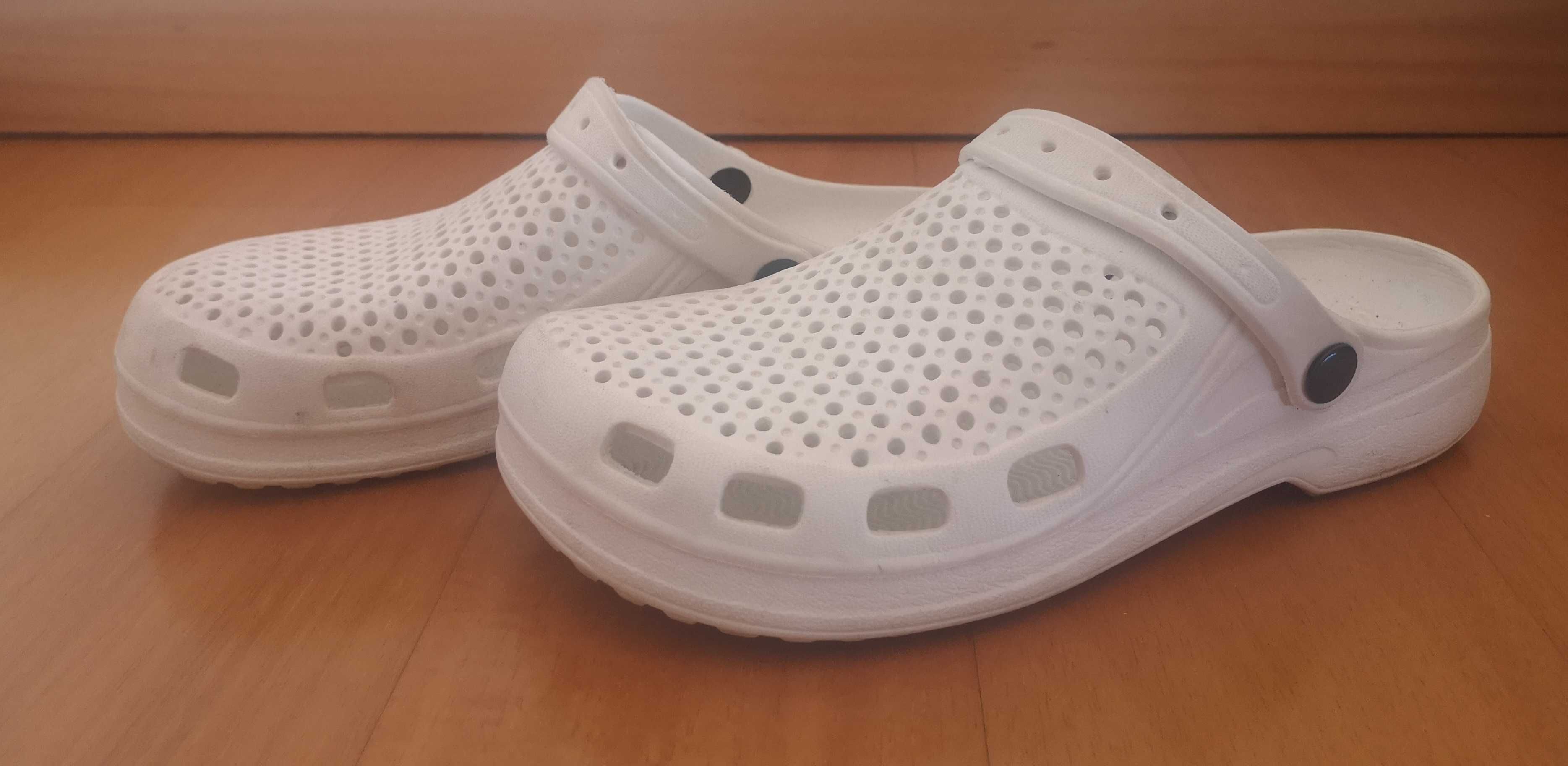 Crocs brancas - Tamanho 44