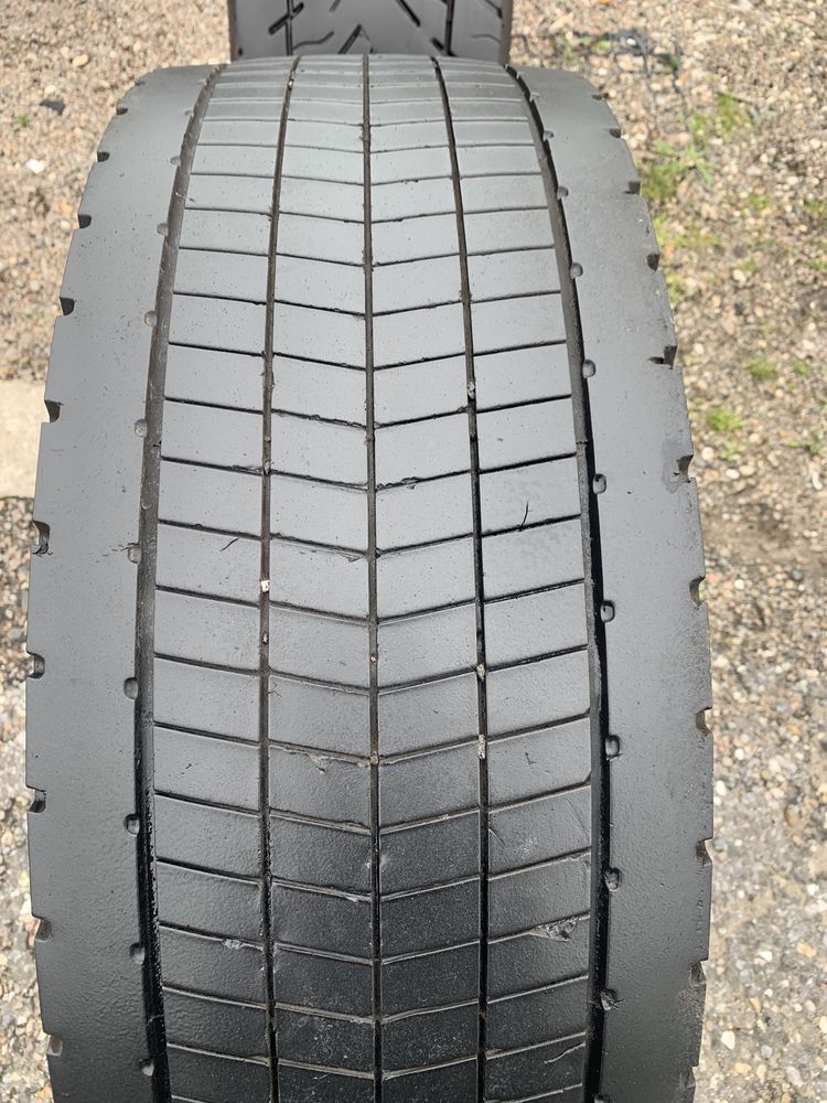 66. 295/60 Continental EcoPlus HD3