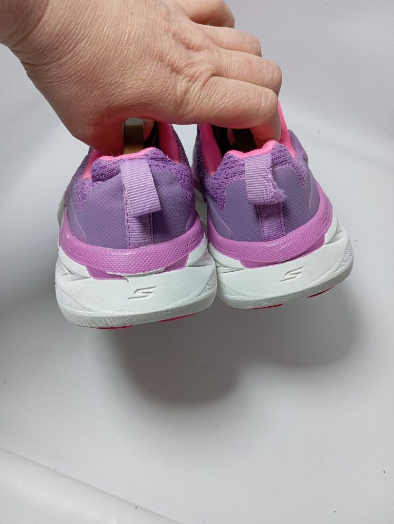Продам кросівки Skechers