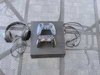 Sprzedam konsolę Playstation 4 pro, pełen zestaw do gry


---