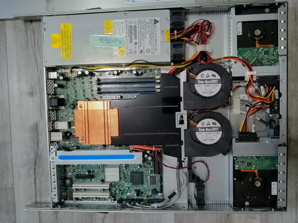 Сервер intel SR1530AHLX, плата S3000AHLX, intel xeon up, 1GB DDR2